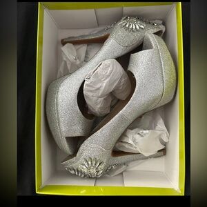 Gianni Bini Silver Sparkly Stone Heels